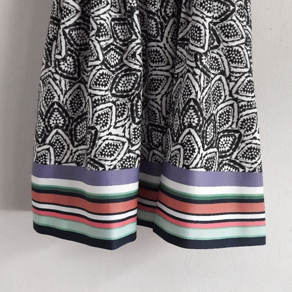 Vince Camuto Women's Fit Flare Dress Halter Sleeves size 8 Black White Printed - Picture 10 of 10